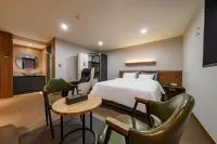 Suwon City Hall Hotel del Lago