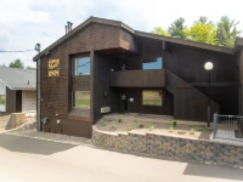 Cedar Motor Inn Hotels in Marquette