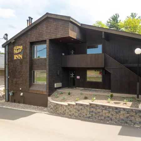 Cedar Motor Inn