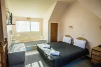 Bennetts Thermal Motor Inn Hotels in Papamoa