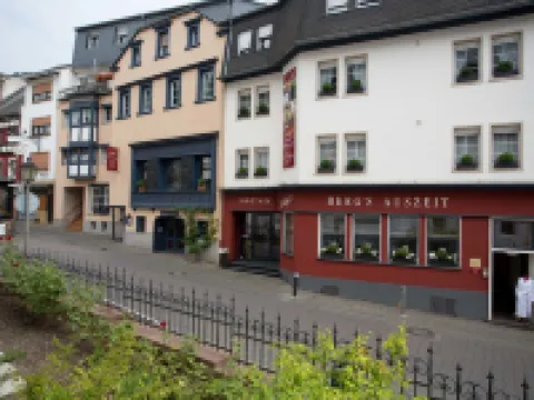 Akzent Hotel Berg's Alte Bauernschänke- Wellness Und Wein Hotels in Rudesheim