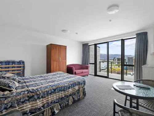 فالكونز نست فنادق في كرومويل