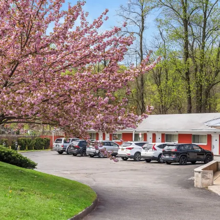 Ardsley Acres Hotel Court