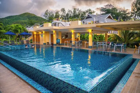 Acajou Beach Resort Отели рядом с достопримечательностью «Кот Дор Бич»