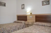 Labella - Hostal Rural Restaurante - Parkplatz