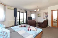 Apartments Anka 1223 - Parvekkeita