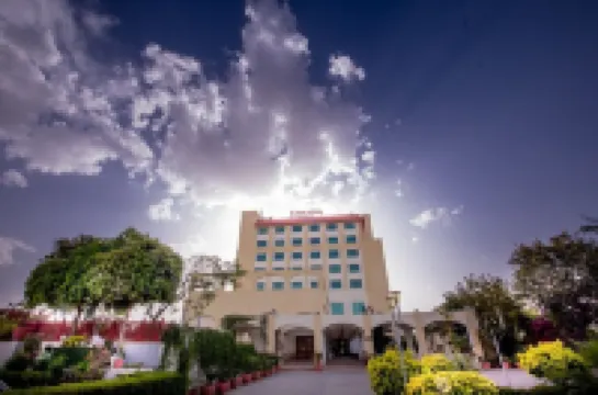 Ramada by Wyndham Jaipur Jaisinghpura Hotels in Jaipur