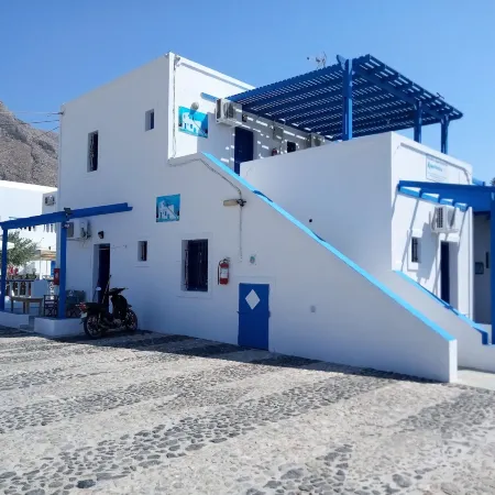 Studios Apartments Kapetanios Отели рядом с достопримечательностью «Пляж Перисса»