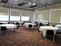 HomeTown Inn and Suites Belle Plaine - parking