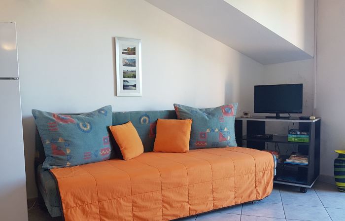 Apartments and Room Caric