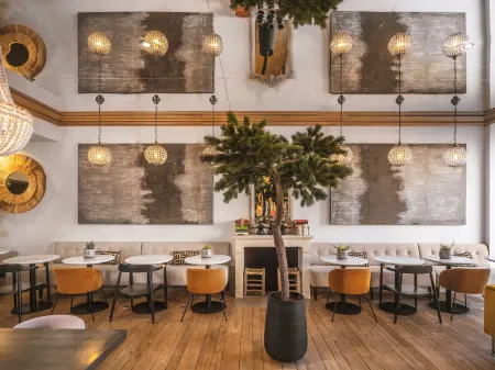 Maisons du Monde Hôtel & Suites - Marseille Vieux Port Отели рядом с достопримечательностью «Валон Дез Оф»