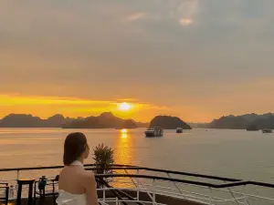 Scarlet Pearl Cruises - Wonder on Lan Ha Bay