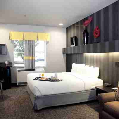 Metropolis Resort - Eau Claire Rooms