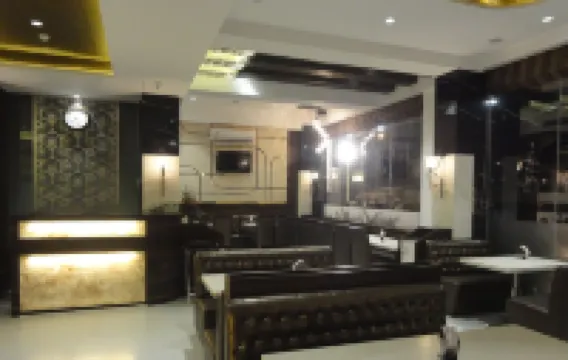 靠近T2機場的Naaz行政酒店