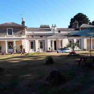 East Wing Apartment in Elgin Hotel Exterior