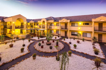 Canberra Parklands Central Apartment Hotel Official Отели в г. Диксон