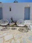 Manos Rooms