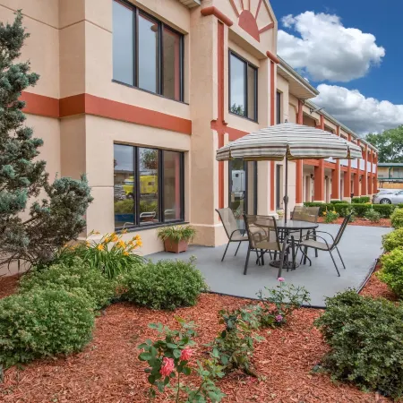 Quality Inn Grand Rapids Near Downtown Отели рядом с достопримечательностью «Арена «Ван Андел»»