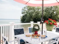 Breakers Resort - Lakeside Hotels in Saint Ignace