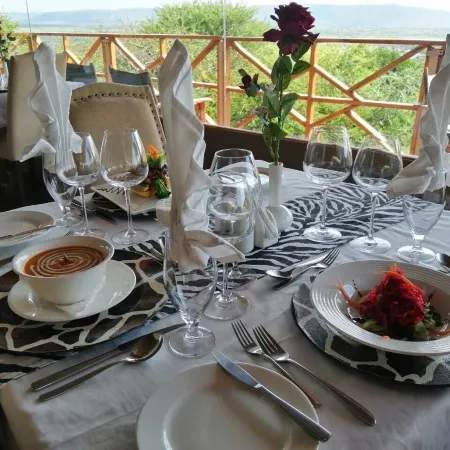 Emayian Luxury Camp