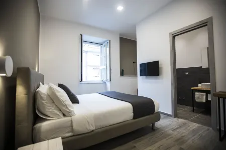 GB Central Station Napoli Отели рядом с достопримечательностью «Сан-Лоренцо-Маджоре»