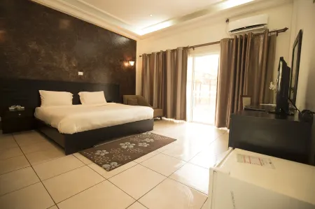 Hotel Palm Beach Отели рядом с Аэропорт Пуэнт-Нуар Агостино Нето