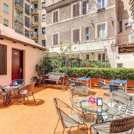 Portafortuna Guesthouse - Close to Colosseum