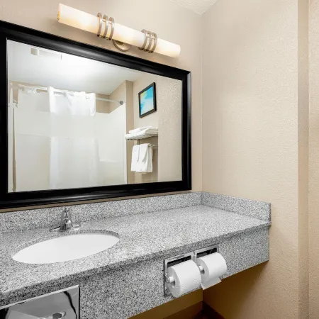 Home Inn and Suites Lloydminster