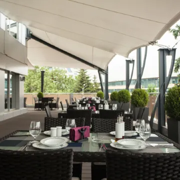 Hemus Hotel Sofia Отели рядом с достопримечательностью «Абакус бизнес център»