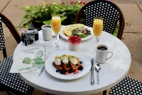 The Armstrong Hotel - breakfast