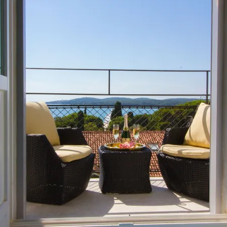 Arena & Seaview Luxurious Residence