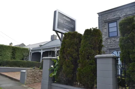 Gallery Apartments Отели рядом со станцией Warrnambool Train Station