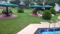 Airport Green View Resort فنادق في Veyangoda