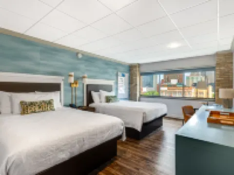 Riverwalk Plaza Hotels near Tower of the Americas