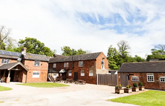 多寧頓公園農舍酒店