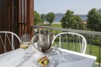 Avaton Luxury Beach Resort - Relais & Chateaux - con vista montagne