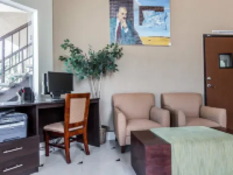 エコノ ロッジ イン & スイーツ フォールブルック ダウンタウン フォールブルックのホテル