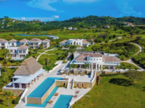 Las Verandas Hotel & Villas Hotele w: Pristine Bay
