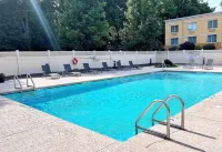 La Quinta Inn & Suites by Wyndham Danbury - Pools