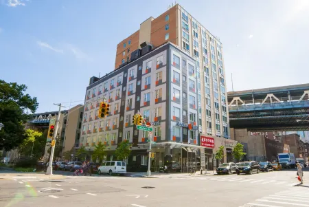 Madison LES Hotel Отели рядом с достопримечательностью «St Augustine's Episcopal Church»