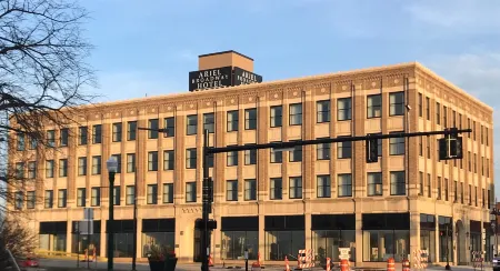 Ariel Broadway Hotel Отели рядом с достопримечательностью «Oberlin Conservatory of Music»