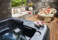 Palm Hotel & Spa - Bathtub