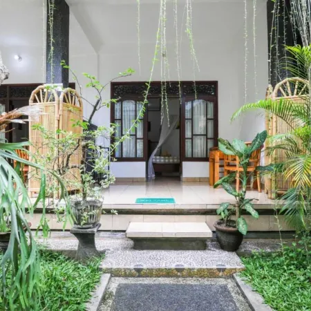 Artha Dewata Homestay Отели рядом с достопримечательностью «Пенестанан»