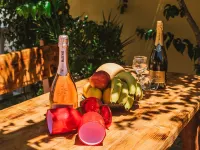 Avra Paradise Aparthotel Отели рядом с достопримечательностью «Пляж Мессонги»