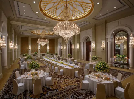 The Leela Palace New Delhi Отели рядом со станцией Barakhamba Road