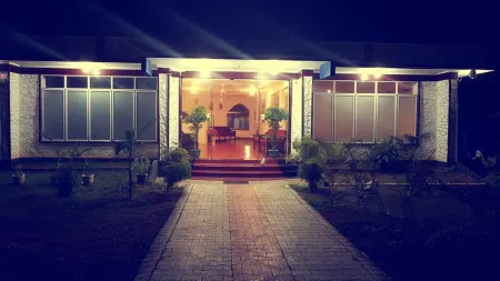 Delight Guest House and Restaurant Отели рядом с достопримечательностью «iSoft Trchnologies»