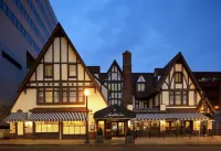 Seven Gables Inn, St. Louis West, a Tribute Portfolio Hotel Hotel in zona St. Louis Walk of Fame