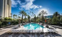 The SKYLOFTS at MGM Grand - Jacuzzi