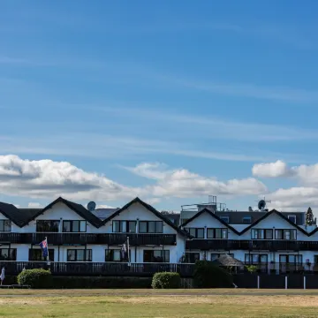 Le Chalet Suisse Motel Taupo Hotels near Ngātoroirangi Mine Bay Māori Rock Carvings