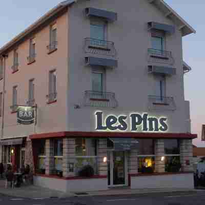 Hôtel Les Pins Hotel Exterior